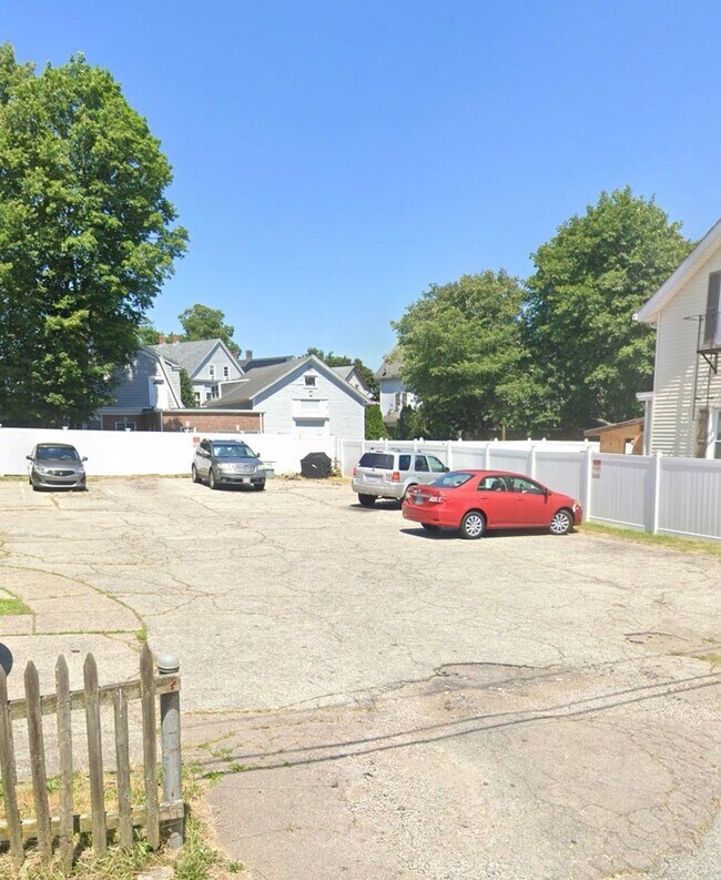 Building Photo - 185 Cottage St.
