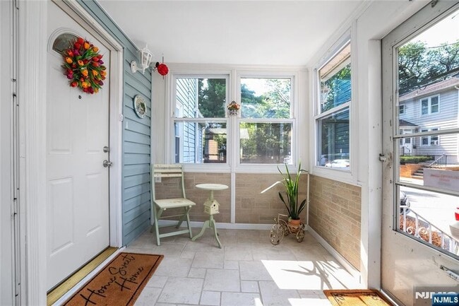 Building Photo - 25 Smith Ave