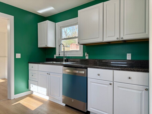 Building Photo - 32 Opal Rd