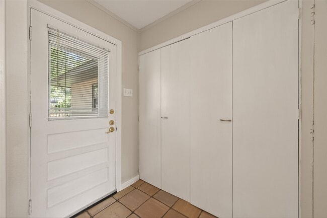 Building Photo - 3314 Westridge St