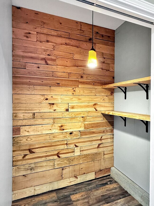 Building Photo - 3 bedroom 2 bath home in a great area filled with tons of extras you will LOVE!