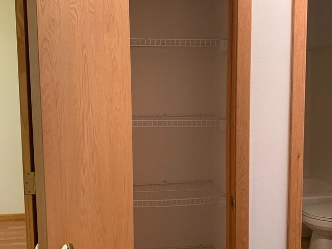 Building Photo - 3 Bedroom Twinhome