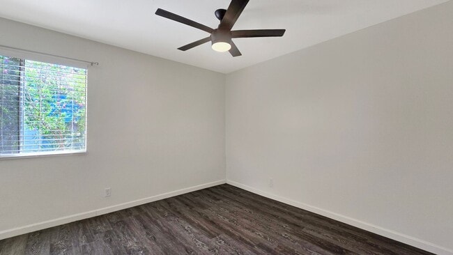 Building Photo - Pleasant 2b/2ba Condo in Wonderful South S...