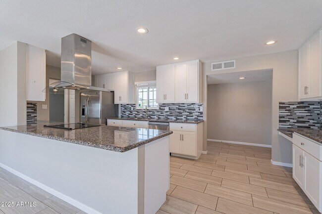 Building Photo - 1274 E Hermosa Dr