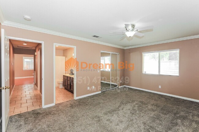 Building Photo - 1493 Evergreen Ave
