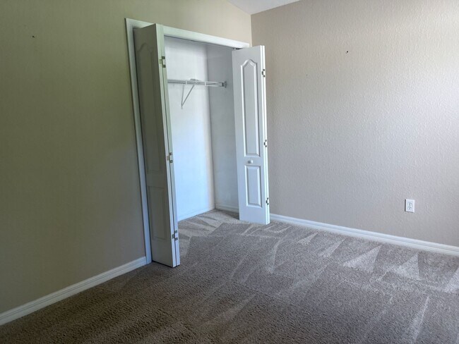 Building Photo - Sable Trace 3BR/2BT Lakefront Villa