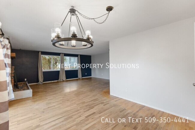 Building Photo - 603 N Crestview Dr