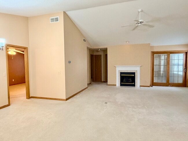 Building Photo - 404 E Windwood Ln