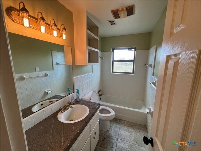 Building Photo - 10694 FM1670