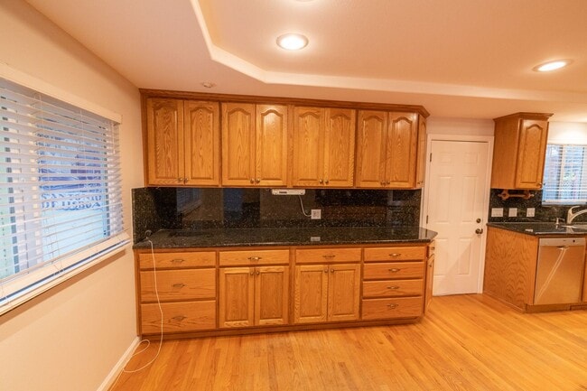 Building Photo - Large updated home in San Mateo Village!