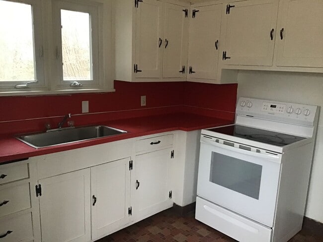 Building Photo - 2 bedroom single family