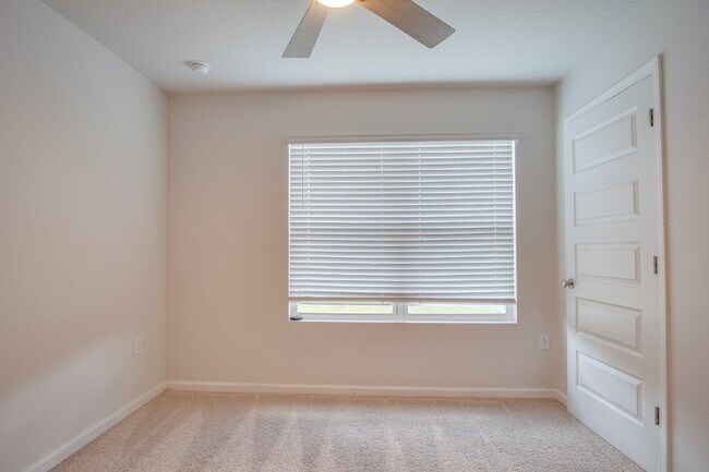 Building Photo - Spacious 4BD/2BA Brick Home Near Navy Federal