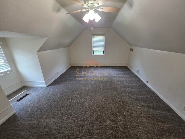 Building Photo - GORGEOUS ALL BRICK HOME CLOSE TO CAMPUS