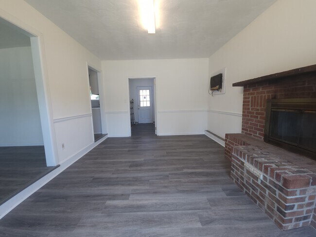 Building Photo - 846 Drawbridge Dr