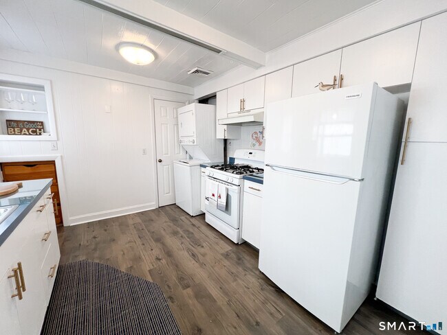 Building Photo - 54 Milesfield Ave