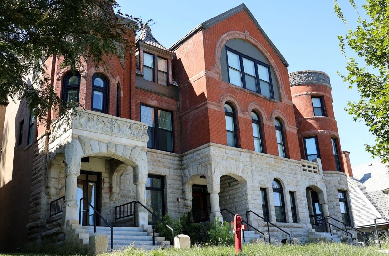 Primary Photo - Hanscom and Georgia Row Apartments