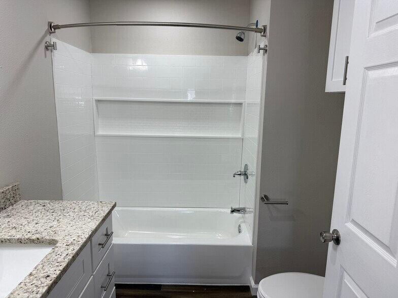 Building Photo - 80 Redwood Ln