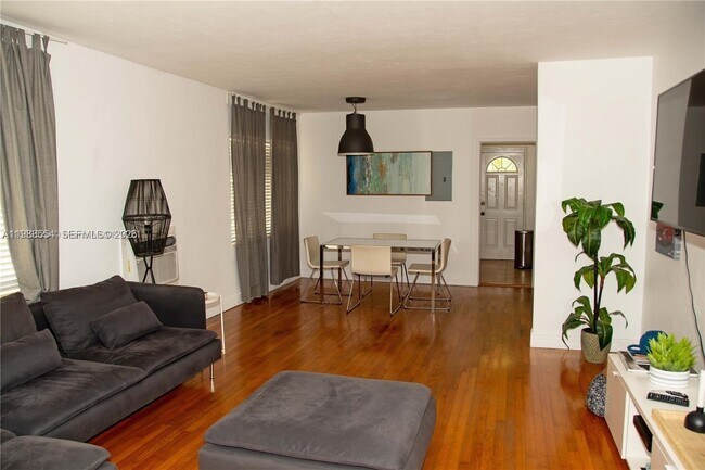 Building Photo - 233 Madeira Ave