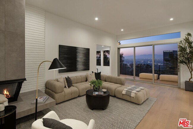 Building Photo - 3564 Multiview Dr