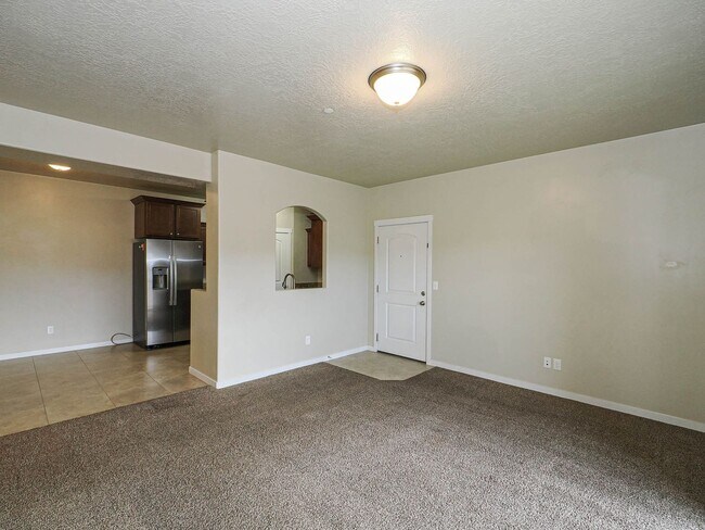 Building Photo - 3 Bedroom, 2 Bathroom Condo