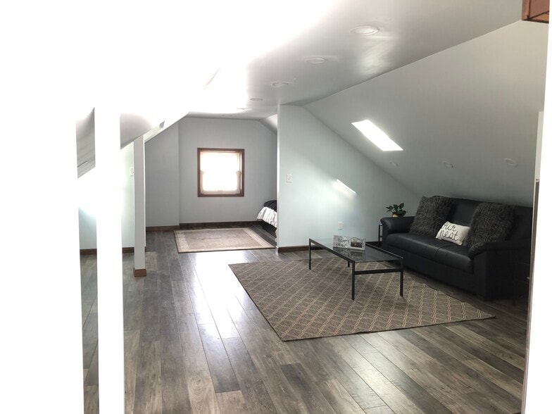 Open Floor Plan - 995 S Main St