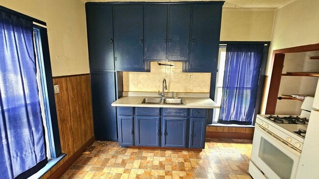 Building Photo - 490 Grand St