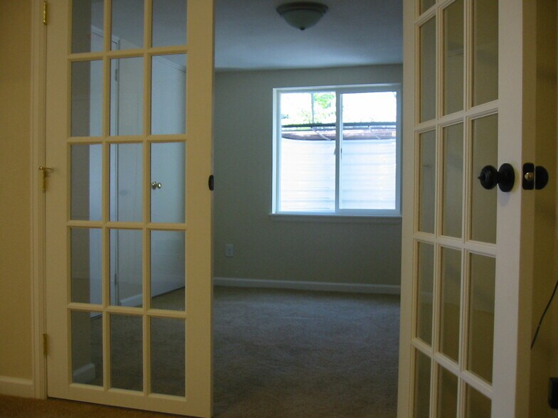 downstairs bedroom - 4970 Wyandot St