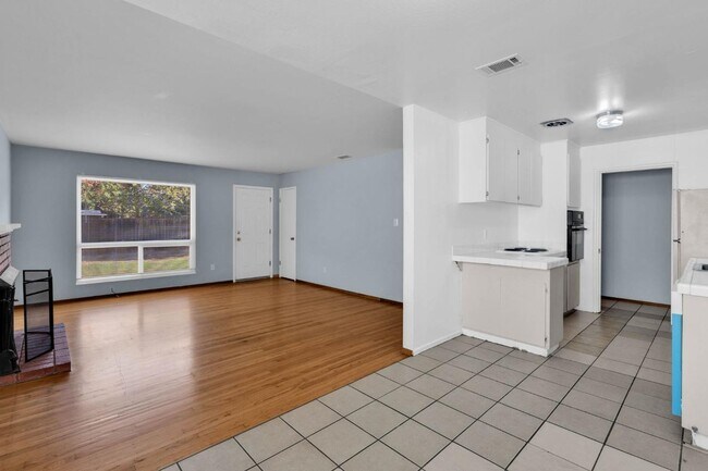 Building Photo - 5 bedrooms. Remodeled.Get ½ Off Your First Month’s Rent! Sign a lease and move in within 30 days—...