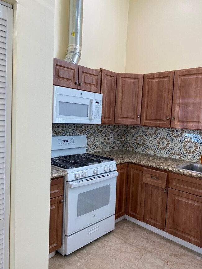 Kitchen - 23735 Vanowen St
