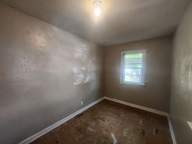 Building Photo - 2 Bedroom 1 Bath on the Northside