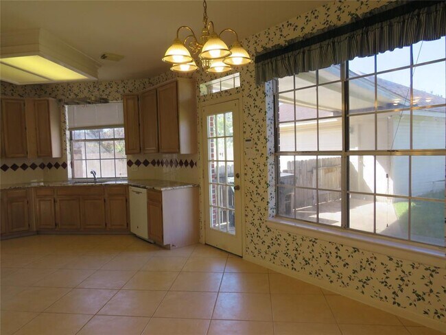 Building Photo - 2302 Plantation Bend Dr
