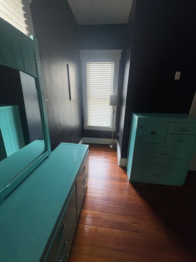 Building Photo - GERMANTOWN 2-BED 2-BATH FENCED YARD