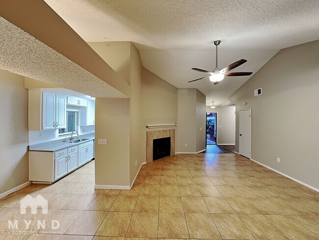 Building Photo - 2030 Shadow Pine Dr