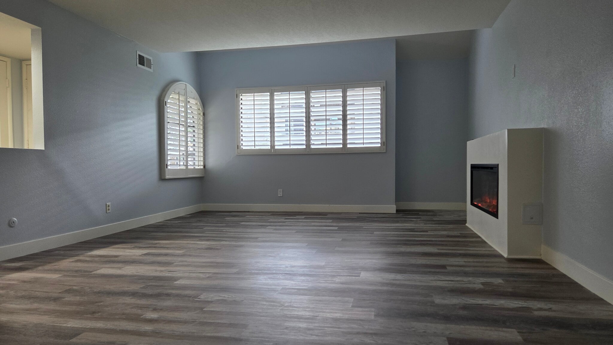 Living Room - 21620 Burbank Blvd