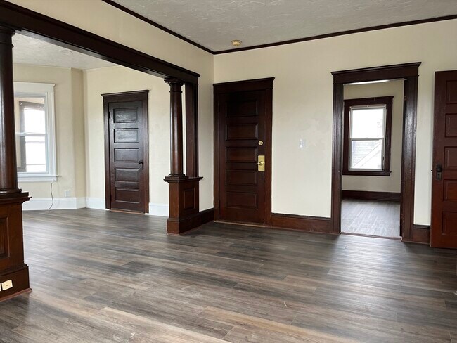 Building Photo - 209 Pilgrim Ave