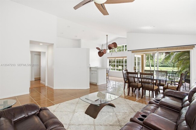 Building Photo - 411 Bermuda Springs Dr