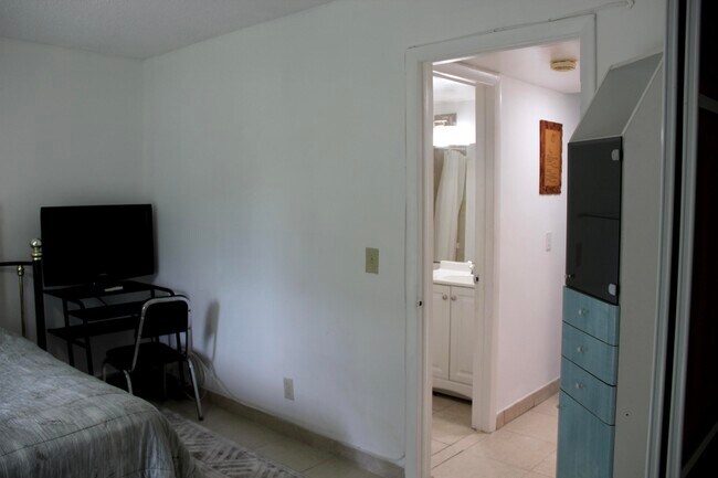 Building Photo - 175 Canterbury H