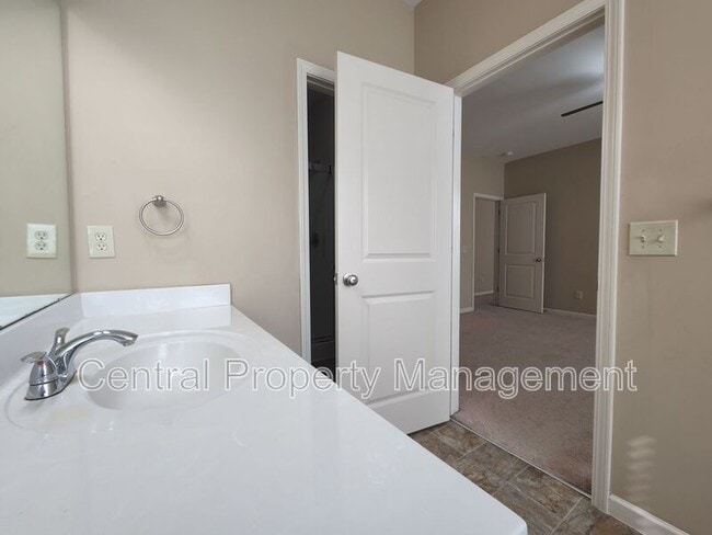 Building Photo - 1 Redwolf Ln