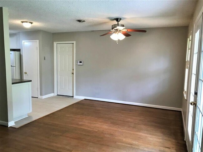 Building Photo - 9710 Pine Lake Dr