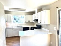 Building Photo - Nice & Quiet single family home in the cen...