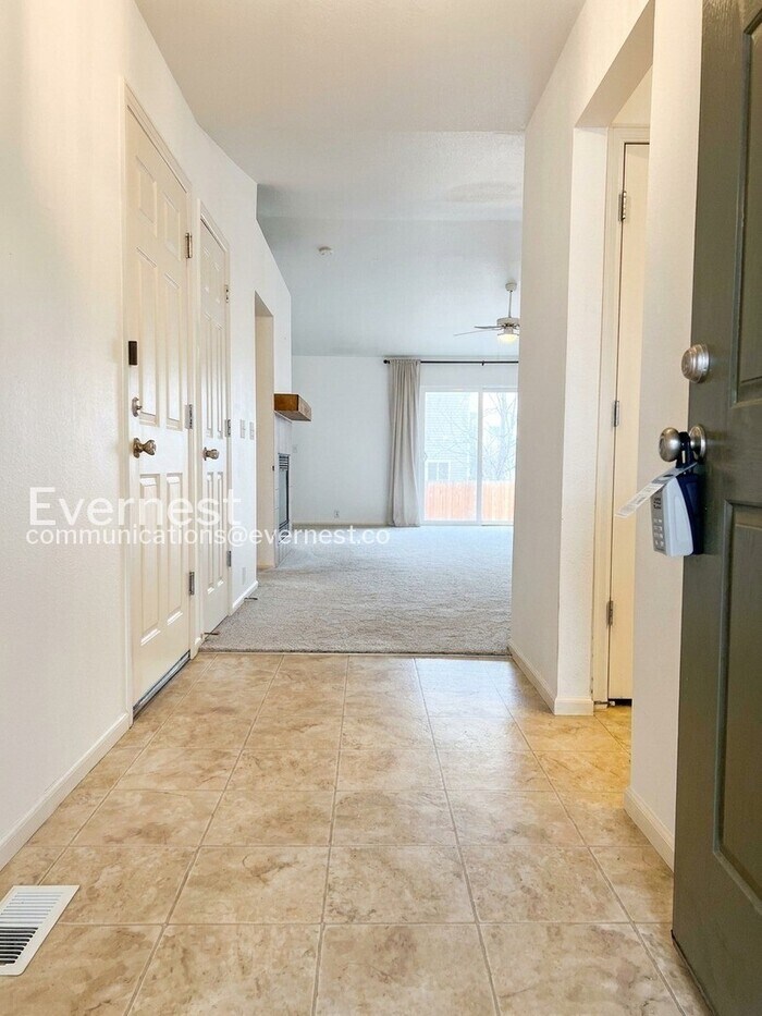 Building Photo - 8215 Silver Glen Dr