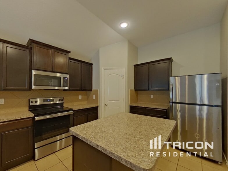 Building Photo - 617 Chickadee Dr