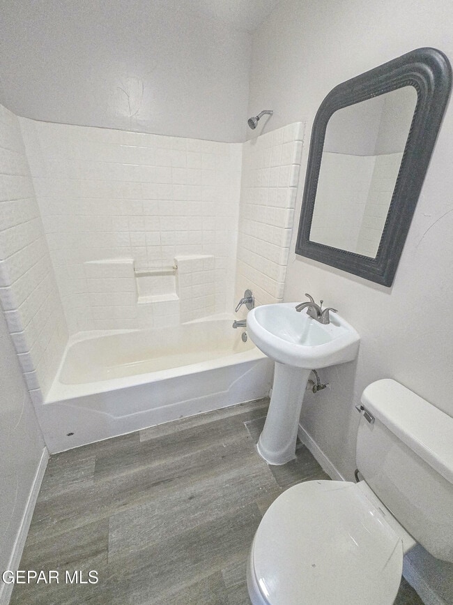 Building Photo - 3518 Sacramento Ave