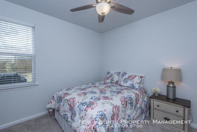Building Photo - Gorgeous home in McKewn neighborhood!