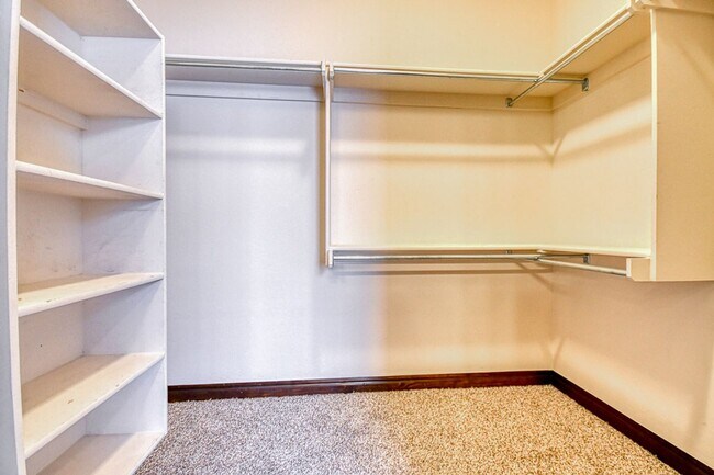 Building Photo - Beautiful home in desired Williamson Farms!