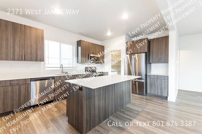 Building Photo - Modern 3 Bed, 2.5 Bath Home with Stainless...