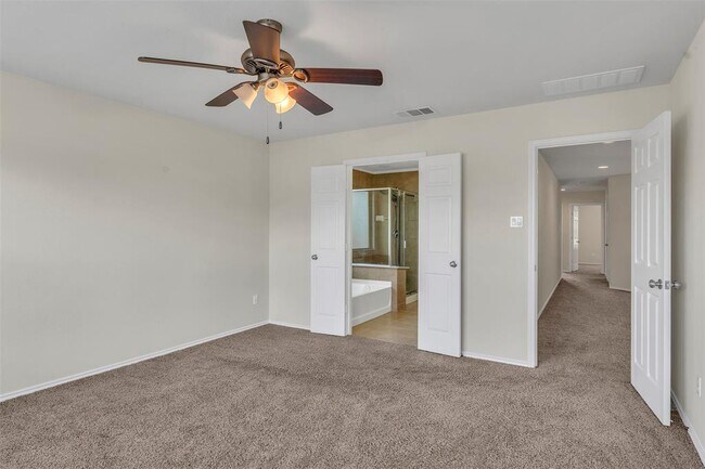 Building Photo - 16100 Hawthorne Heights Trail