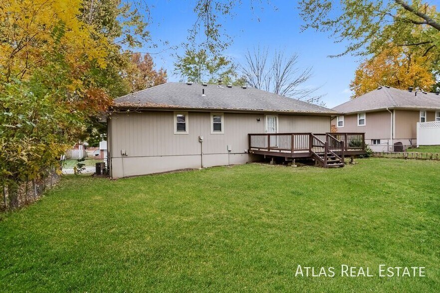 Building Photo - 2312 NE 72nd Terrace