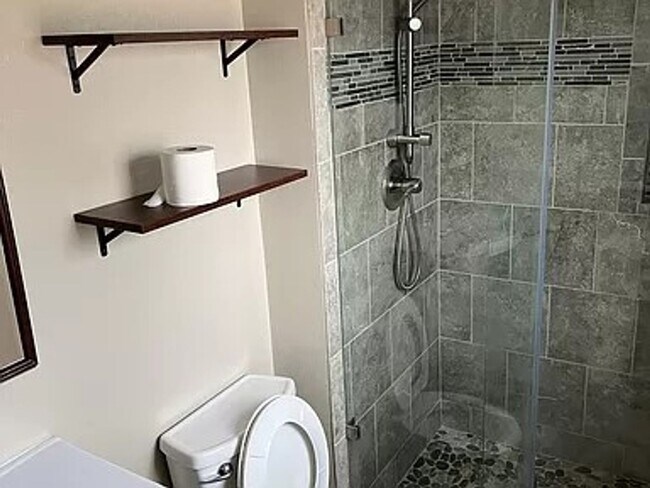 Building Photo - 2660 Villa Loma Dr
