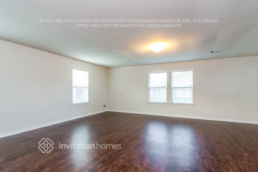 Building Photo - 6111 El Oro Dr